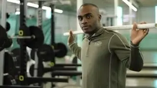 How to Do Barbell Squats Without Pressure on Your Neck : Weightlifting Techniques