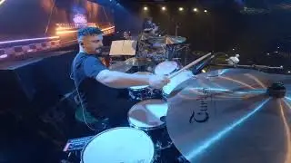 RESTA ANCORA UN PO - ANTONINO IMPROVVISA LA SUA CANZONE AL PALAPARTENOPE DI NAPOLI