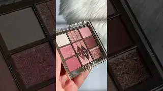 Charlotte Tilbury Beautifying Eye Trends Eyeshadow Palette - Pink Love | Swatches #charlottetilbury