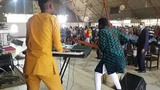 see what saviour  bee did today in chruch service 🙆‍♀️💥🔥🔥😂