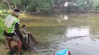 Indian people catching fish 🐠.... hvy loading.....