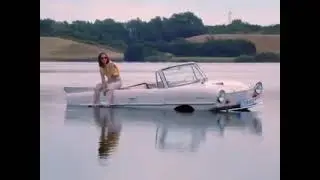 Lola Le Lann - Lola &agrave; l'eau (Clip officiel)