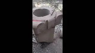columna decorada con capitel corintio