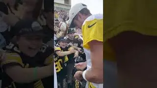 Aaron Rodgers making days ✍️
