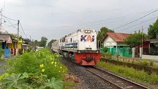 Kereta Ukur Jalan Rel (HKPW) melewati perlintasan Sultan Agung, Bandar Lampung