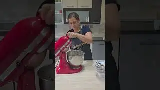 Torta fetta al latte un delizioso dolce fine pasto merenda e colazione 