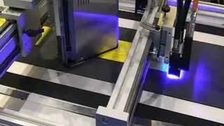 Inkjet-/Adressiersystem mit UV-Tinte f&uuml;r glatte Oberfl&auml;chen