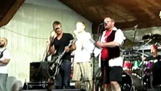 Noored on hukas Singer Vinger ja Tanel Padar & The Sun