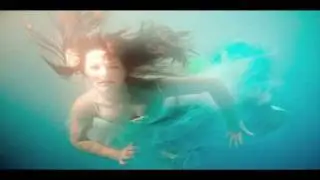 Underwater bridal fashion