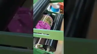 Gel bottle sticker labelling machine. Cream bottle sticker pasting machine