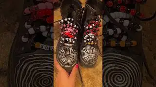 🍁🎃Decorate boots with me^^🎃🍁#decorate#fall#alt#silly#random#Kandi#alternative#Halloween#fun