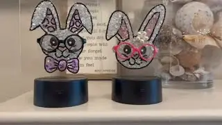 # 257 УЧЕБНОЕ ПОСОБИЕ ПО ИЗГОТОВЛЕНИЮ ПАСХАЛЬНОГО КРОЛИКА ИЗ СТЕКЛА И УФ-СМОЛЫ. ДАВАЙТЕ ПОСМОТРЕТЬ УФ-ЦВЕТНУЮ СМОЛУ. ДАВАЙТЕ ПОМОЖЕМ С ПОМОЩЬЮ УФ-ЛАМЫ.