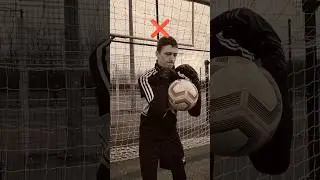 Danish Catch ✅❌ #gk #goalkeeping #soccer #goalkeeperdevelopment #goalkeepertips #footballshorts