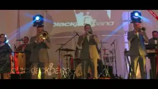 Medley Te Necesito / Inolvidable / Un Hombre Busca Una Mujer / Suave