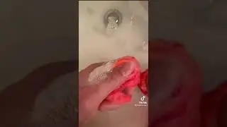 Washing the lol surprise omg doll&rsquo;s hair