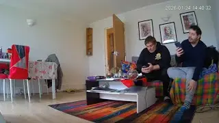 🔴 24/7 LIVE: Italian Couple in London - Real Life [LIVING ROOM 🛋️] - MiGIPepeVibes - Cam 1