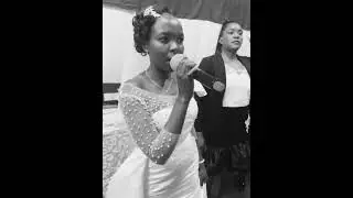 BRIDE SUPRISES EVERYONE BY SINGING AT HER WEDDING 