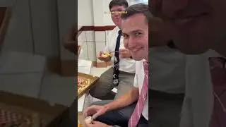 ELDERES comiendo pizza en su reunión Misioneros Iglesia de Jesucristo SUD (Mormones) Misión
