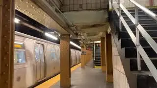 ￼MTA New York City Subway train Arriving at 6 Avenue￼ (L) R160