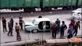 17 PEOPLE GET OUT OF 1 CAR (MUST SEE) *RUSSIA*