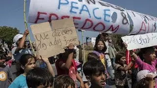 Greece: Lesbos migrants march against new camp facility after Moria fire