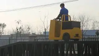 3-wheel Standing Electric Tow Tractor