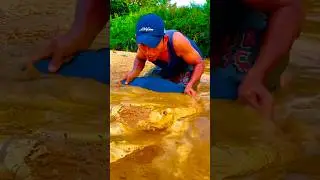Absolutely amazing, the best gold discovery since the river flooded 😱💯