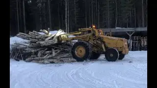 Snow mobile Logging Jan 2022 Volvo LM225, Husqvarna 550 Yamaha Viking all help me work for fire wood