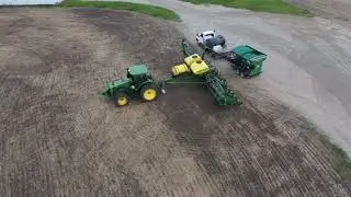 John Deere 1790 planting Manitoba 2020