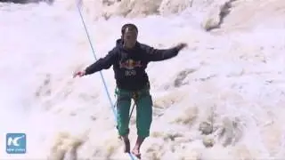 Chinese daredevil walks 60-meter slackline between cliffs
