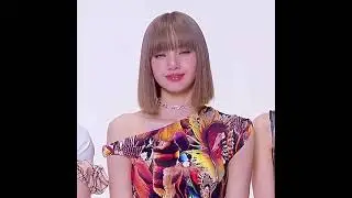 look at Lisa she is look like a doll 🧡💜❤️❤️❤️💟😍😻😘😘