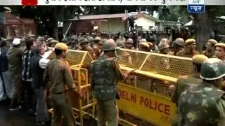 Is Police responsible for the clash between AAP-BJP workers ?