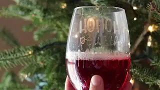 DIY Christmas Etched Wine Glass | Craftables