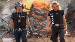 Exterminator Hunts Snakes and Wasps