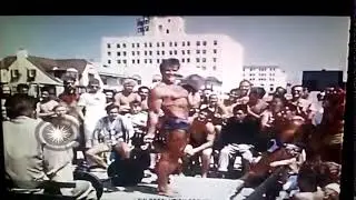Steve Reeves 1949, lifting on the beach