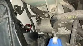 Learning how to change my headlight for my 2013 Hyundai Sonata Hybrid 🤩