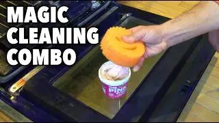 Папа чистит стекло духовки с помощью The Pink Stuff & Scrub Daddy