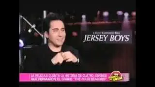 John LLoyd Young en Español
