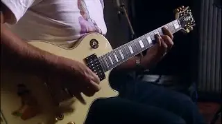 Steve Jones de Sex Pistols toca en guitarra cada tema del disco Never mind the bollocks subtitulado