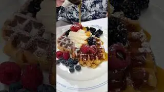 The BELGIAN WAFFLES from Mark&rsquo;s Off Madison in NYC are top tier! 🧇🔥🤤 Who&rsquo;s hungry?? #DEVOURPOWER