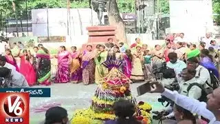 Bathukamma Celebrations In Gandhi Bhavan | Hyderabad | V6 News