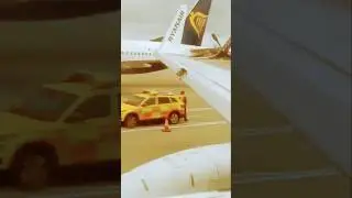 Ryanair crashing the truck the London airport @Roma @raphoubl @RunJump #ryanair #planecrash