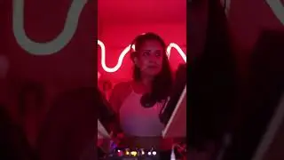 Bali bar set vibes: Afro House, deep, hypnotic.