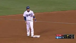 ARI@LAD: Grandal slides in to steal second base