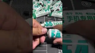Upgraded version of special glue for F4 phone repairs &ndash; can be used in conjunction with needles.