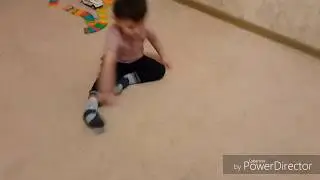 Зажигательный танец малыша. Первый Break-dance двухлетнего мальчика. БРЭЙК от двухлетки ☺