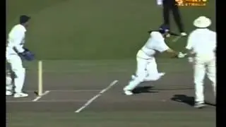 Steve Waugh facing Shane Warne, rare footage of a mighty hammering 3