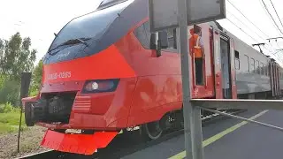 Электропоезд ЭП2Д-0265 отправляется с о.п. Совхоз Бердский