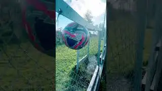 The ball got literally stuck 🤣