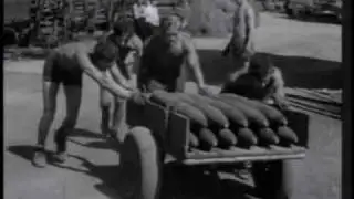 Tyske krigsfanger laster ammunisjon p&aring; Oslo havn (1945)